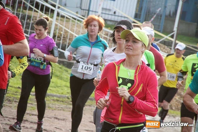 Zdjęcie w galerii na portalu naszwodzislaw.com: Około 300 zawodników na starcie Wodzisławskiego Półmaratonu. ZDJĘCIA  wiadomości z regionu
