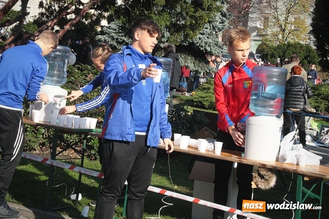 Zdjęcie w galerii na portalu naszwodzislaw.com: Około 300 zawodników na starcie Wodzisławskiego Półmaratonu. ZDJĘCIA  wiadomości z regionu