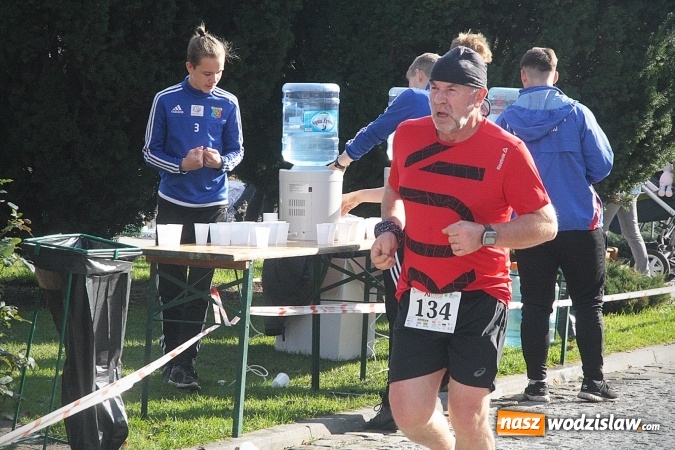 Zdjęcie w galerii na portalu naszwodzislaw.com: Około 300 zawodników na starcie Wodzisławskiego Półmaratonu. ZDJĘCIA  wiadomości z regionu