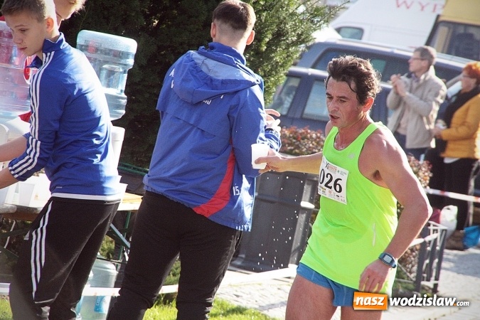 Zdjęcie w galerii na portalu naszwodzislaw.com: Około 300 zawodników na starcie Wodzisławskiego Półmaratonu. ZDJĘCIA  wiadomości z regionu