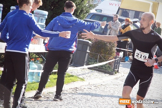 Zdjęcie w galerii na portalu naszwodzislaw.com: Około 300 zawodników na starcie Wodzisławskiego Półmaratonu. ZDJĘCIA  wiadomości z regionu