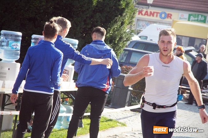 Zdjęcie w galerii na portalu naszwodzislaw.com: Około 300 zawodników na starcie Wodzisławskiego Półmaratonu. ZDJĘCIA  wiadomości z regionu