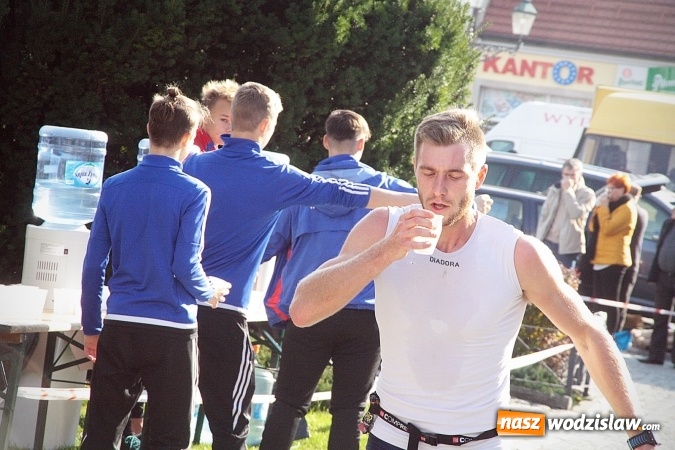 Zdjęcie w galerii na portalu naszwodzislaw.com: Około 300 zawodników na starcie Wodzisławskiego Półmaratonu. ZDJĘCIA  wiadomości z regionu