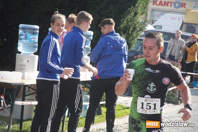 Zdjęcie w galerii na portalu naszwodzislaw.com: Około 300 zawodników na starcie Wodzisławskiego Półmaratonu. ZDJĘCIA  wiadomości z regionu