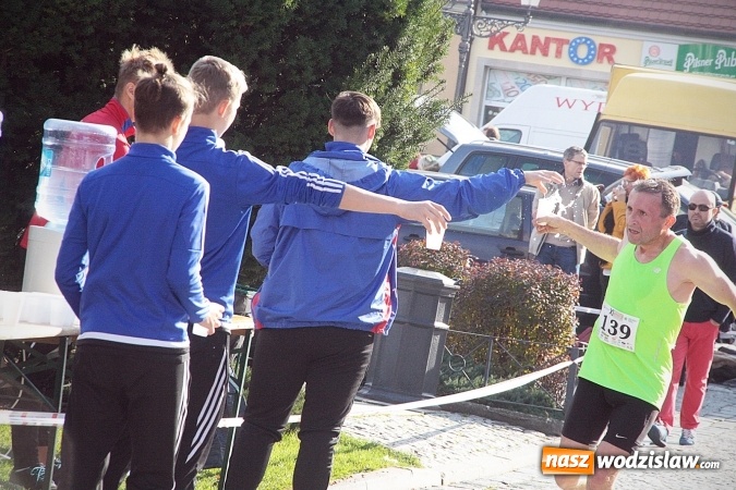 Zdjęcie w galerii na portalu naszwodzislaw.com: Około 300 zawodników na starcie Wodzisławskiego Półmaratonu. ZDJĘCIA  wiadomości z regionu