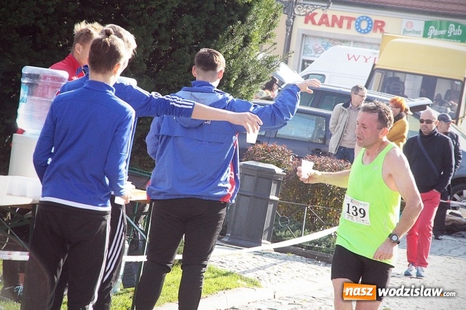 Zdjęcie w galerii na portalu naszwodzislaw.com: Około 300 zawodników na starcie Wodzisławskiego Półmaratonu. ZDJĘCIA  wiadomości z regionu
