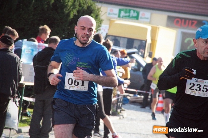 Zdjęcie w galerii na portalu naszwodzislaw.com: Około 300 zawodników na starcie Wodzisławskiego Półmaratonu. ZDJĘCIA  wiadomości z regionu