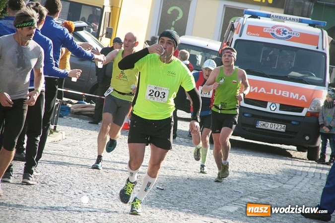 Zdjęcie w galerii na portalu naszwodzislaw.com: Około 300 zawodników na starcie Wodzisławskiego Półmaratonu. ZDJĘCIA  wiadomości z regionu