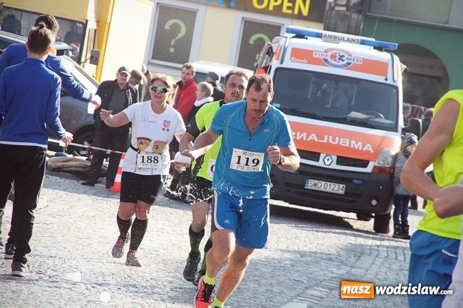 Zdjęcie w galerii na portalu naszwodzislaw.com: Około 300 zawodników na starcie Wodzisławskiego Półmaratonu. ZDJĘCIA  wiadomości z regionu