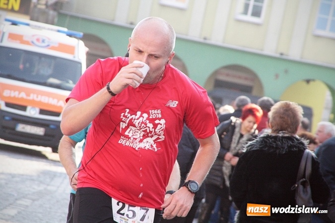 Zdjęcie w galerii na portalu naszwodzislaw.com: Około 300 zawodników na starcie Wodzisławskiego Półmaratonu. ZDJĘCIA  wiadomości z regionu