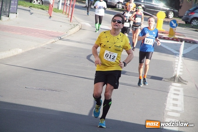 Zdjęcie w galerii na portalu naszwodzislaw.com: Około 300 zawodników na starcie Wodzisławskiego Półmaratonu. ZDJĘCIA  wiadomości z regionu