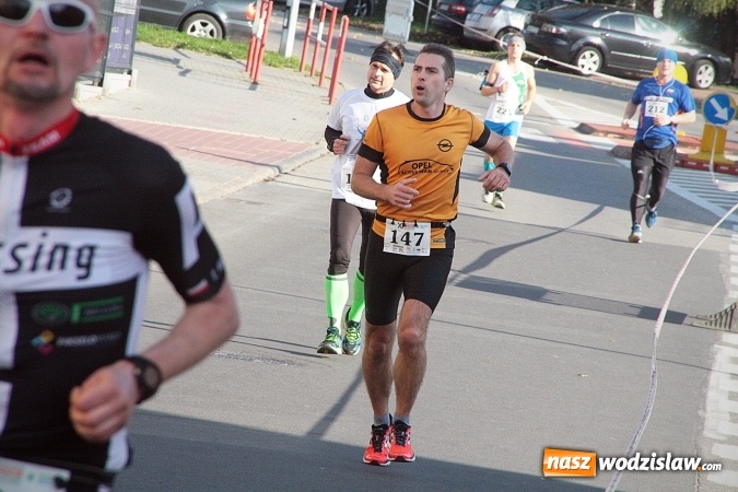 Zdjęcie w galerii na portalu naszwodzislaw.com: Około 300 zawodników na starcie Wodzisławskiego Półmaratonu. ZDJĘCIA  wiadomości z regionu