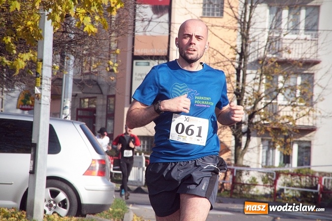 Zdjęcie w galerii na portalu naszwodzislaw.com: Około 300 zawodników na starcie Wodzisławskiego Półmaratonu. ZDJĘCIA  wiadomości z regionu