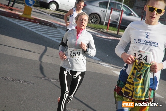 Zdjęcie w galerii na portalu naszwodzislaw.com: Około 300 zawodników na starcie Wodzisławskiego Półmaratonu. ZDJĘCIA  wiadomości z regionu