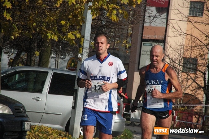 Zdjęcie w galerii na portalu naszwodzislaw.com: Około 300 zawodników na starcie Wodzisławskiego Półmaratonu. ZDJĘCIA  wiadomości z regionu