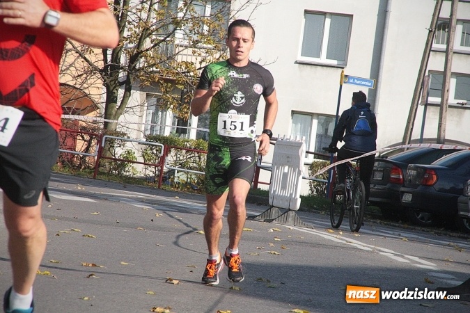 Zdjęcie w galerii na portalu naszwodzislaw.com: Około 300 zawodników na starcie Wodzisławskiego Półmaratonu. ZDJĘCIA  wiadomości z regionu