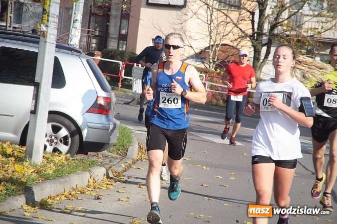 Zdjęcie w galerii na portalu naszwodzislaw.com: Około 300 zawodników na starcie Wodzisławskiego Półmaratonu. ZDJĘCIA  wiadomości z regionu