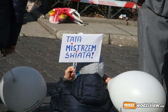 Zdjęcie w galerii na portalu naszwodzislaw.com: Około 300 zawodników na starcie Wodzisławskiego Półmaratonu. ZDJĘCIA  wiadomości z regionu