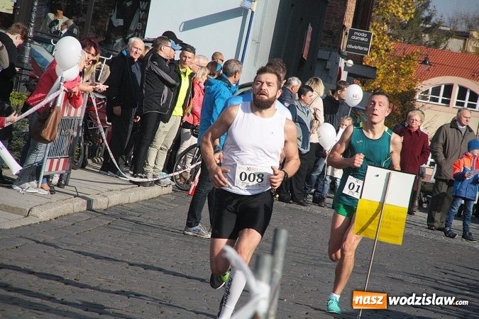 Zdjęcie w galerii na portalu naszwodzislaw.com: Około 300 zawodników na starcie Wodzisławskiego Półmaratonu. ZDJĘCIA  wiadomości z regionu