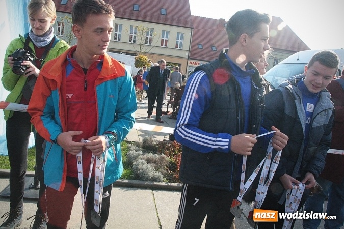 Zdjęcie w galerii na portalu naszwodzislaw.com: Około 300 zawodników na starcie Wodzisławskiego Półmaratonu. ZDJĘCIA  wiadomości z regionu