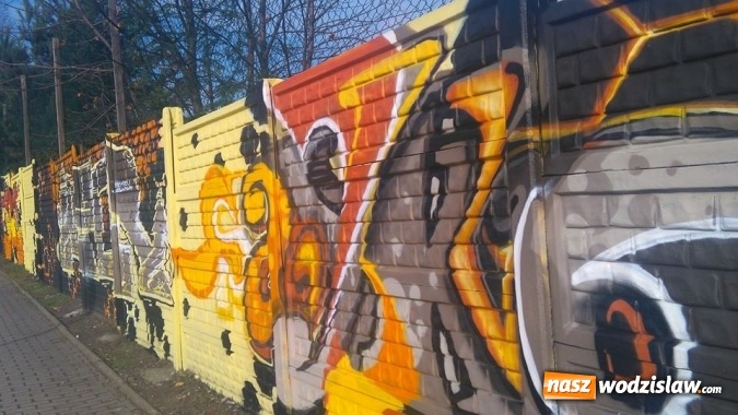 Zdjęcie w galerii na portalu naszwodzislaw.com: Stare ogrodzenie zyskało nowe oblicze. Graffiti odmienia kolejne miejsce  wiadomości z regionu