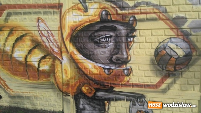 Zdjęcie w galerii na portalu naszwodzislaw.com: Stare ogrodzenie zyskało nowe oblicze. Graffiti odmienia kolejne miejsce  wiadomości z regionu