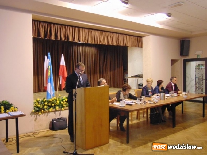 Zdjęcie w galerii na portalu naszwodzislaw.com: Godów: Uroczysta sesja z okazji Dnia Edukacji Narodowej wiadomości z regionu