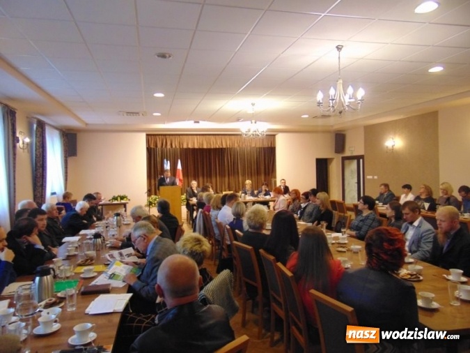 Zdjęcie w galerii na portalu naszwodzislaw.com: Godów: Uroczysta sesja z okazji Dnia Edukacji Narodowej wiadomości z regionu