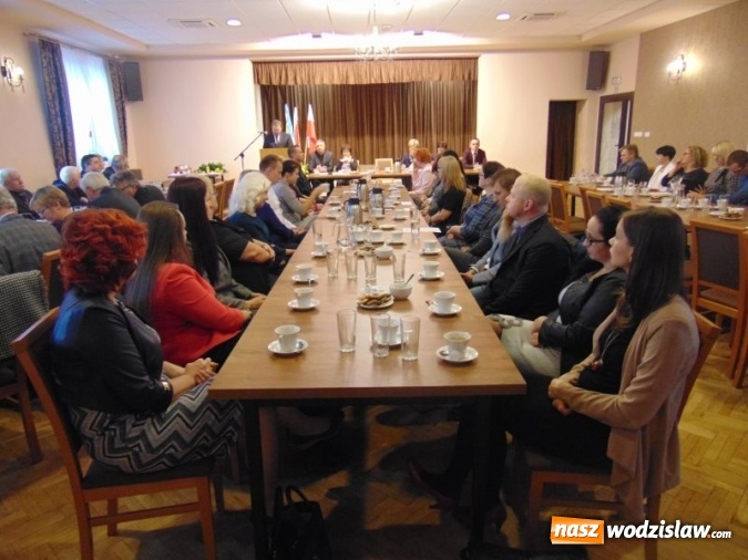 Zdjęcie w galerii na portalu naszwodzislaw.com: Godów: Uroczysta sesja z okazji Dnia Edukacji Narodowej wiadomości z regionu