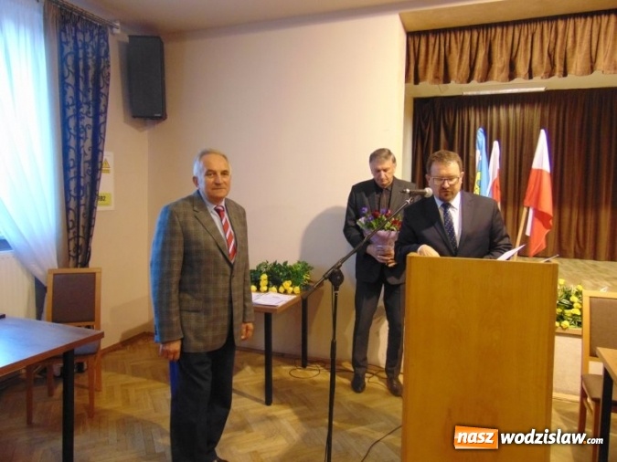 Zdjęcie w galerii na portalu naszwodzislaw.com: Godów: Uroczysta sesja z okazji Dnia Edukacji Narodowej wiadomości z regionu