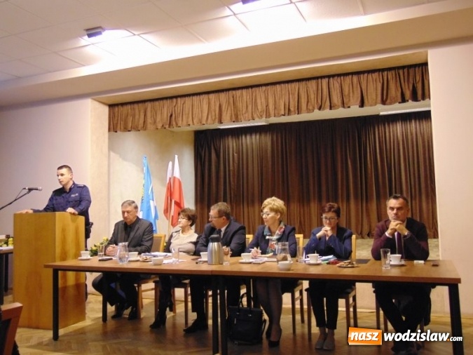 Zdjęcie w galerii na portalu naszwodzislaw.com: Godów: Uroczysta sesja z okazji Dnia Edukacji Narodowej wiadomości z regionu