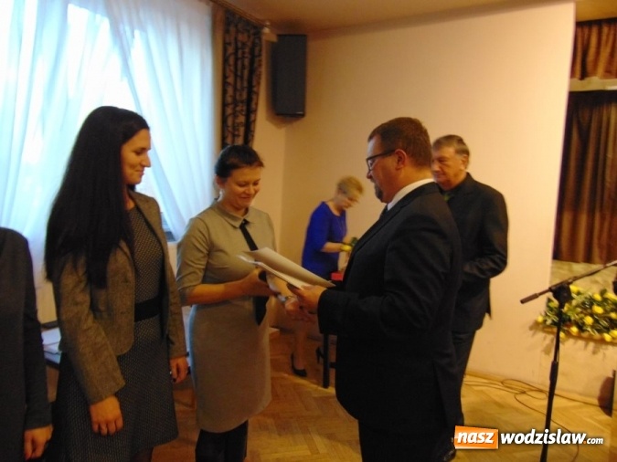 Zdjęcie w galerii na portalu naszwodzislaw.com: Godów: Uroczysta sesja z okazji Dnia Edukacji Narodowej wiadomości z regionu