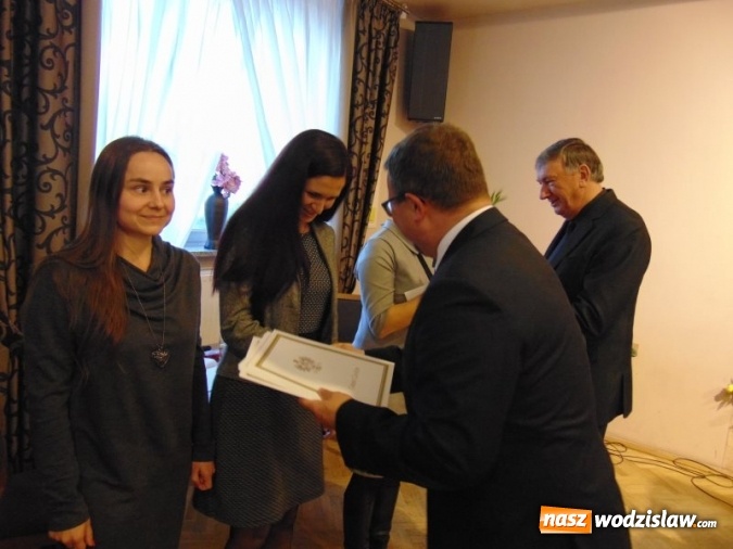 Zdjęcie w galerii na portalu naszwodzislaw.com: Godów: Uroczysta sesja z okazji Dnia Edukacji Narodowej wiadomości z regionu