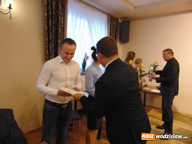 Zdjęcie w galerii na portalu naszwodzislaw.com: Godów: Uroczysta sesja z okazji Dnia Edukacji Narodowej wiadomości z regionu