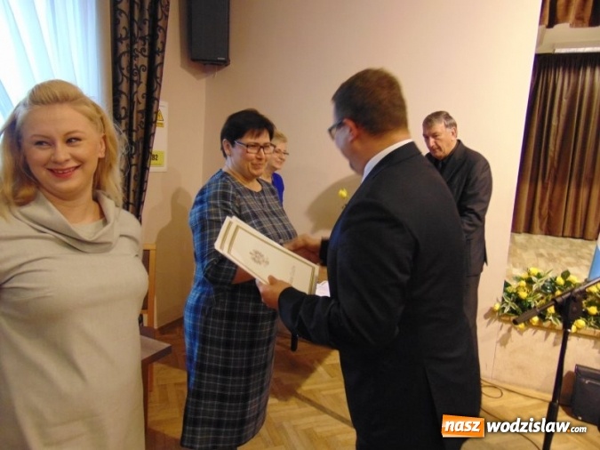 Zdjęcie w galerii na portalu naszwodzislaw.com: Godów: Uroczysta sesja z okazji Dnia Edukacji Narodowej wiadomości z regionu