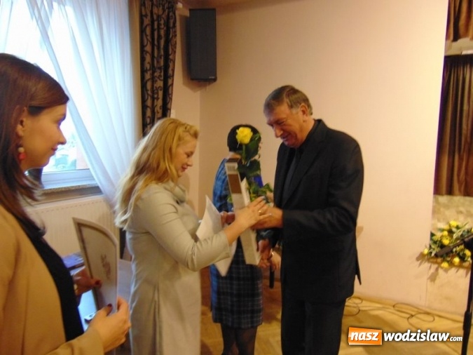 Zdjęcie w galerii na portalu naszwodzislaw.com: Godów: Uroczysta sesja z okazji Dnia Edukacji Narodowej wiadomości z regionu