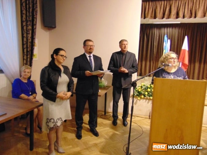 Zdjęcie w galerii na portalu naszwodzislaw.com: Godów: Uroczysta sesja z okazji Dnia Edukacji Narodowej wiadomości z regionu