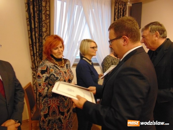 Zdjęcie w galerii na portalu naszwodzislaw.com: Godów: Uroczysta sesja z okazji Dnia Edukacji Narodowej wiadomości z regionu