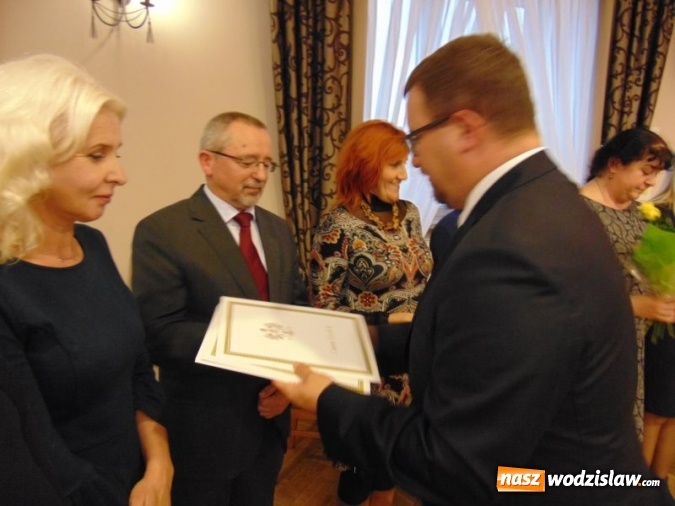 Zdjęcie w galerii na portalu naszwodzislaw.com: Godów: Uroczysta sesja z okazji Dnia Edukacji Narodowej wiadomości z regionu