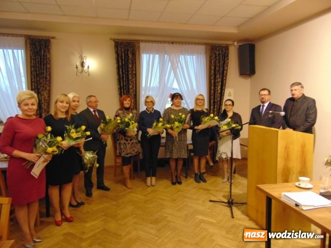 Zdjęcie w galerii na portalu naszwodzislaw.com: Godów: Uroczysta sesja z okazji Dnia Edukacji Narodowej wiadomości z regionu