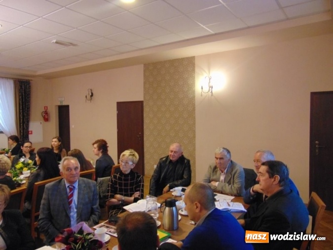 Zdjęcie w galerii na portalu naszwodzislaw.com: Godów: Uroczysta sesja z okazji Dnia Edukacji Narodowej wiadomości z regionu