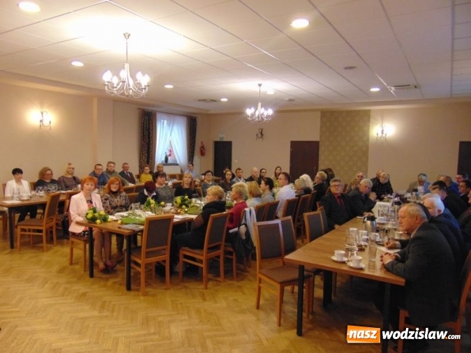 Zdjęcie w galerii na portalu naszwodzislaw.com: Godów: Uroczysta sesja z okazji Dnia Edukacji Narodowej wiadomości z regionu
