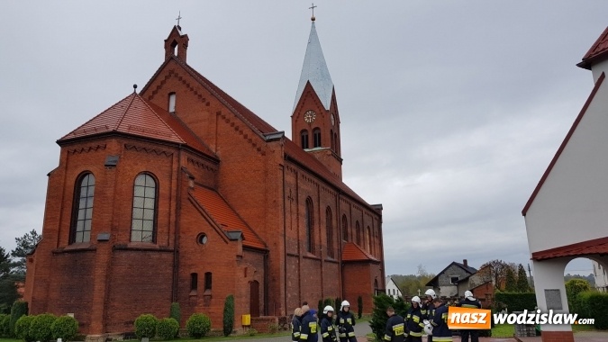 Zdjęcie w galerii na portalu naszwodzislaw.com: Ćwiczenia bojowe w kościele. Strażacy sprawdzali swoje umiejętności w Lubomi. FOTO i WIDEO wiadomości z regionu