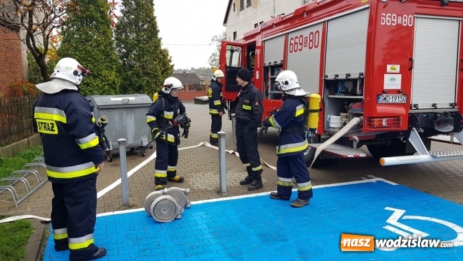 Zdjęcie w galerii na portalu naszwodzislaw.com: Ćwiczenia bojowe w kościele. Strażacy sprawdzali swoje umiejętności w Lubomi. FOTO i WIDEO wiadomości z regionu