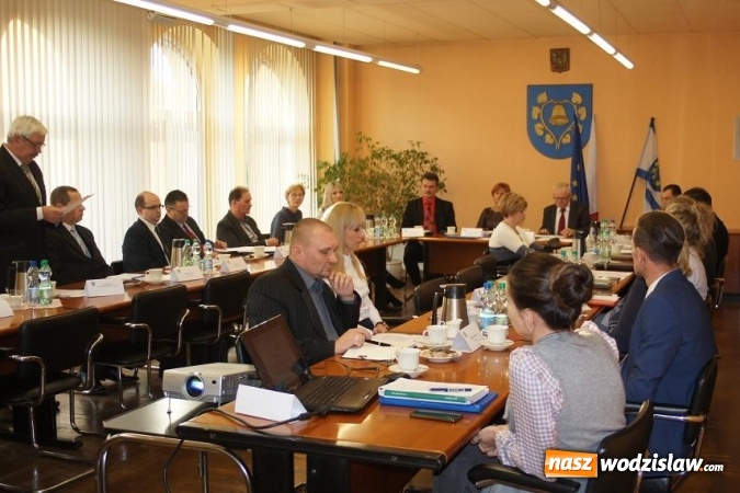 Zdjęcie w galerii na portalu naszwodzislaw.com: Po sesji Rady Gminy: Podatki od budynków lekko w górę, przedsiębiorcom będzie łatwiej. Wzrośnie opłata za śmieci wiadomości z regionu