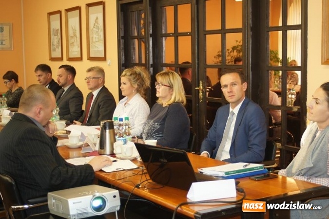 Zdjęcie w galerii na portalu naszwodzislaw.com: Po sesji Rady Gminy: Podatki od budynków lekko w górę, przedsiębiorcom będzie łatwiej. Wzrośnie opłata za śmieci wiadomości z regionu