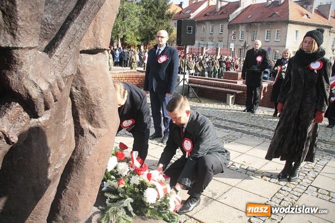 Zdjęcie w galerii na portalu naszwodzislaw.com: Narodowe Święto Niepodległości. Uroczystości w Wodzisławiu. FOTORELACJA  wiadomości z regionu