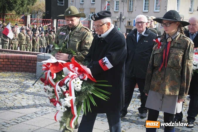 Zdjęcie w galerii na portalu naszwodzislaw.com: Narodowe Święto Niepodległości. Uroczystości w Wodzisławiu. FOTORELACJA  wiadomości z regionu