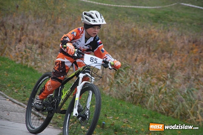 Zdjęcie w galerii na portalu naszwodzislaw.com:  Zawody sportowe na 11 listopada. Cykliści rywalizują w Rydułtowach  wiadomości z regionu