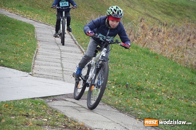 Zdjęcie w galerii na portalu naszwodzislaw.com:  Zawody sportowe na 11 listopada. Cykliści rywalizują w Rydułtowach  wiadomości z regionu